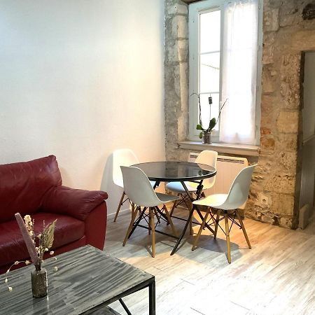 Place Aux Herbes Apartment Nimes Bagian luar foto