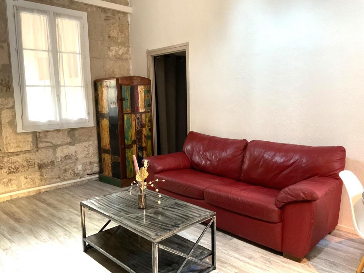 Place Aux Herbes Apartment Nimes Bagian luar foto