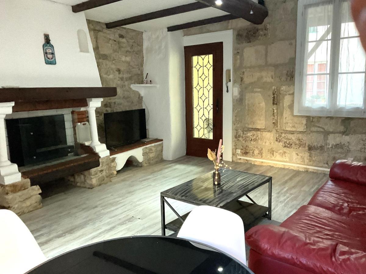 Place Aux Herbes Apartment Nimes Bagian luar foto