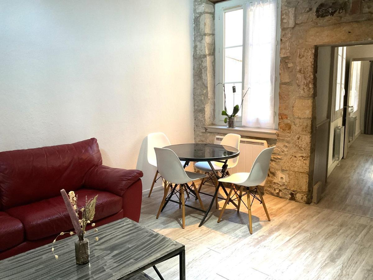 Place Aux Herbes Apartment Nimes Bagian luar foto
