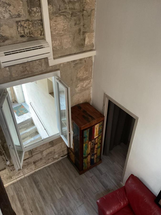 Place Aux Herbes Apartment Nimes Bagian luar foto