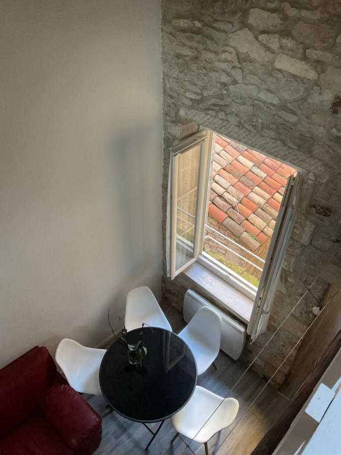 Place Aux Herbes Apartment Nimes Bagian luar foto