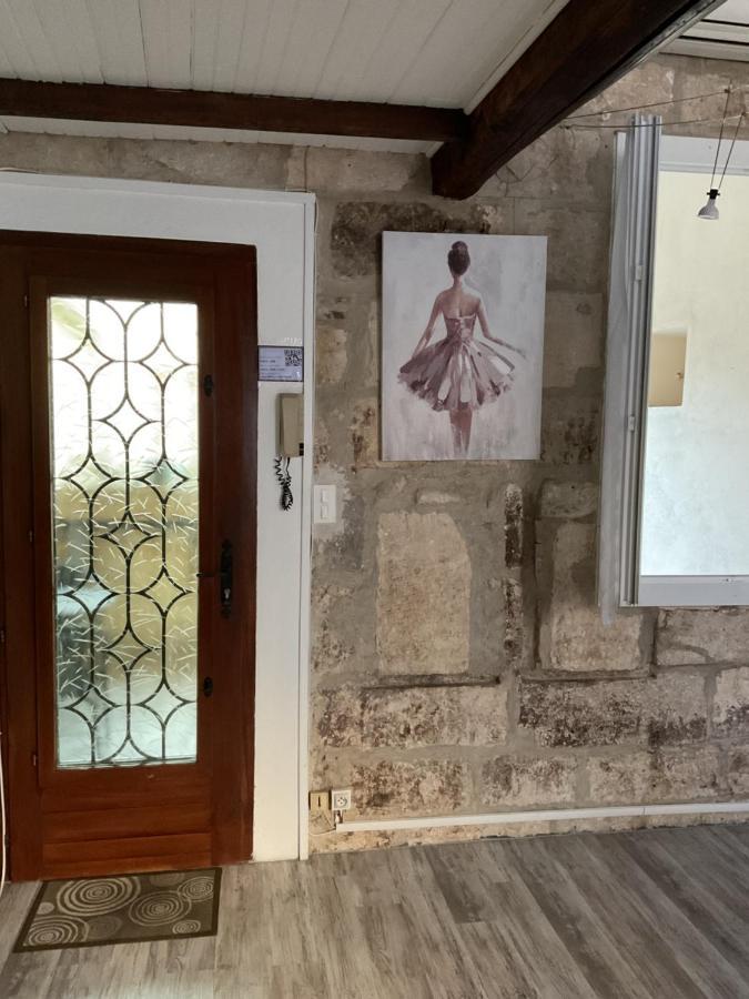 Place Aux Herbes Apartment Nimes Bagian luar foto