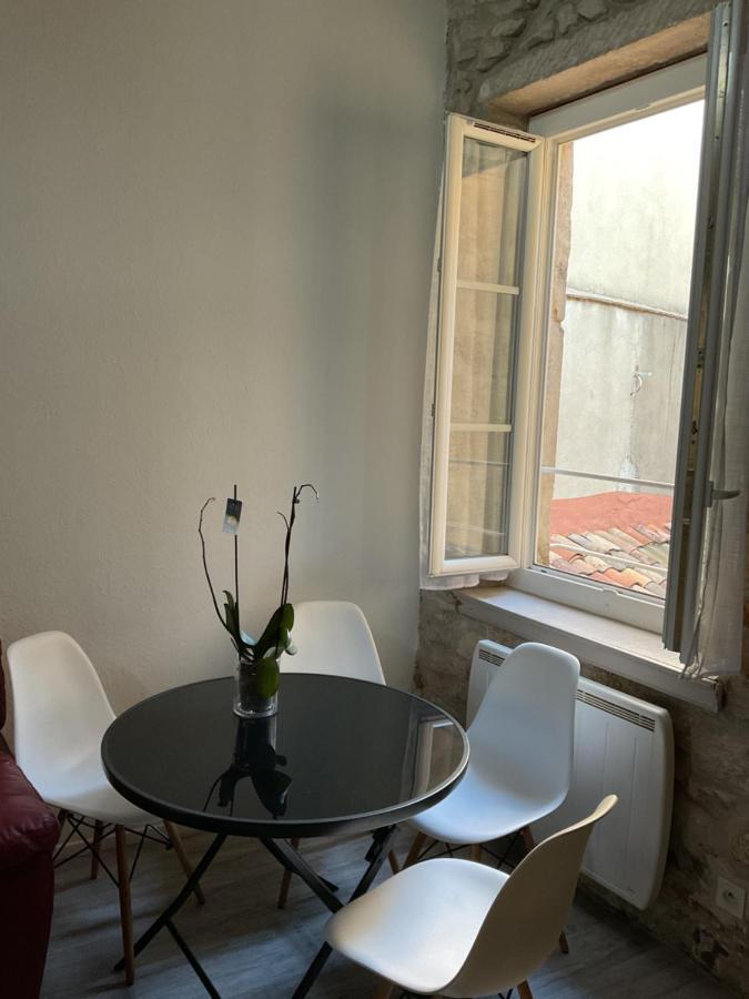 Place Aux Herbes Apartment Nimes Bagian luar foto