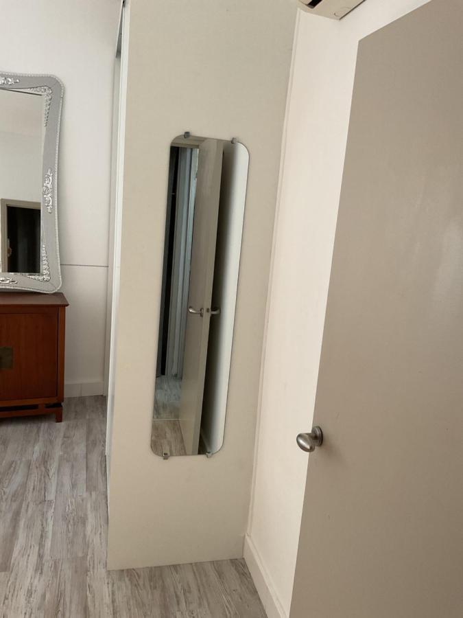Place Aux Herbes Apartment Nimes Bagian luar foto