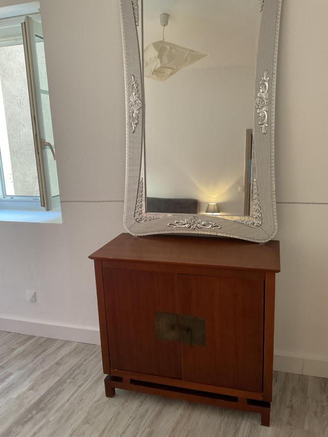 Place Aux Herbes Apartment Nimes Bagian luar foto