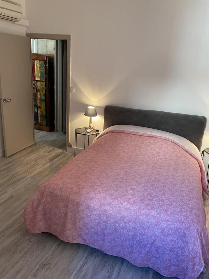 Place Aux Herbes Apartment Nimes Bagian luar foto