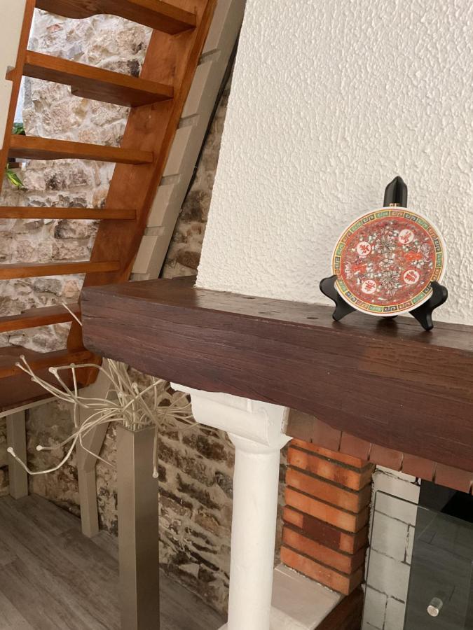 Place Aux Herbes Apartment Nimes Bagian luar foto