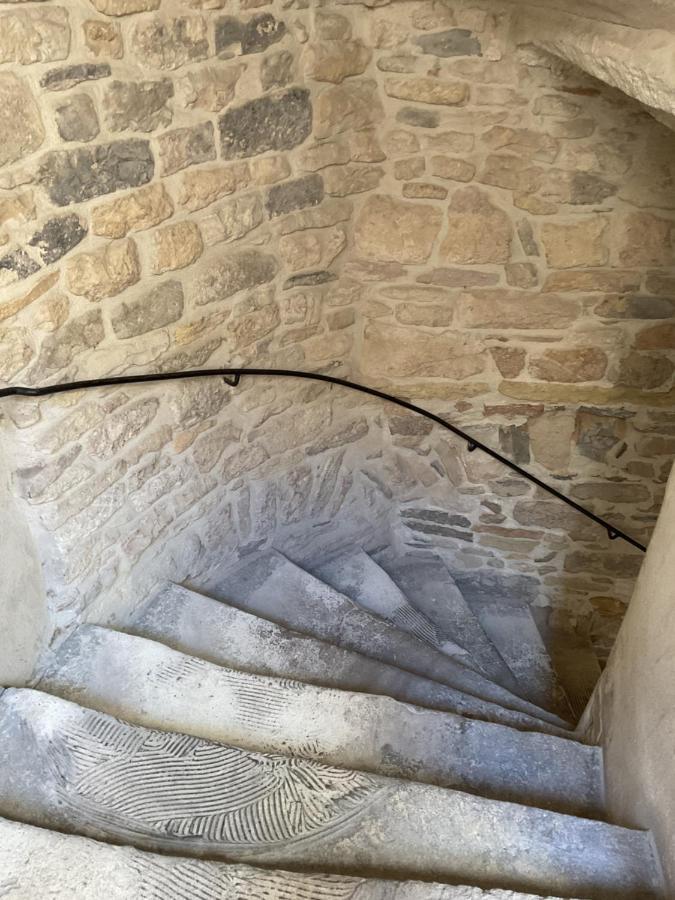 Place Aux Herbes Apartment Nimes Bagian luar foto
