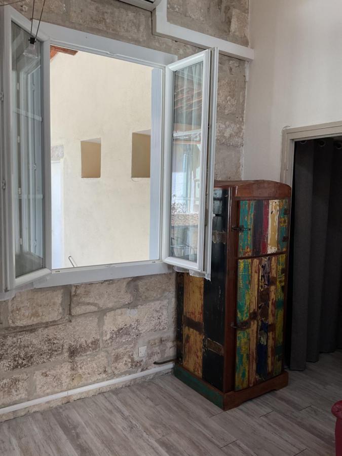 Place Aux Herbes Apartment Nimes Bagian luar foto