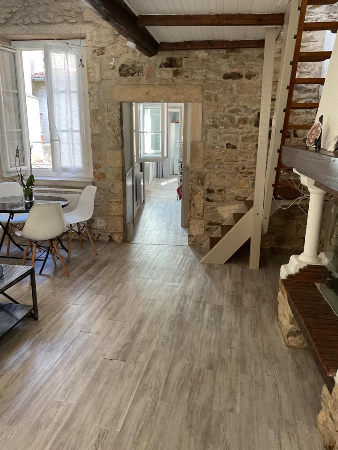 Place Aux Herbes Apartment Nimes Bagian luar foto