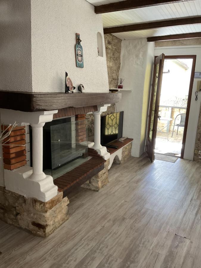 Place Aux Herbes Apartment Nimes Bagian luar foto