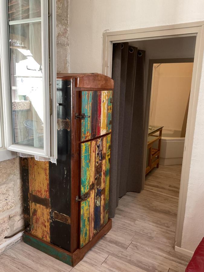 Place Aux Herbes Apartment Nimes Bagian luar foto
