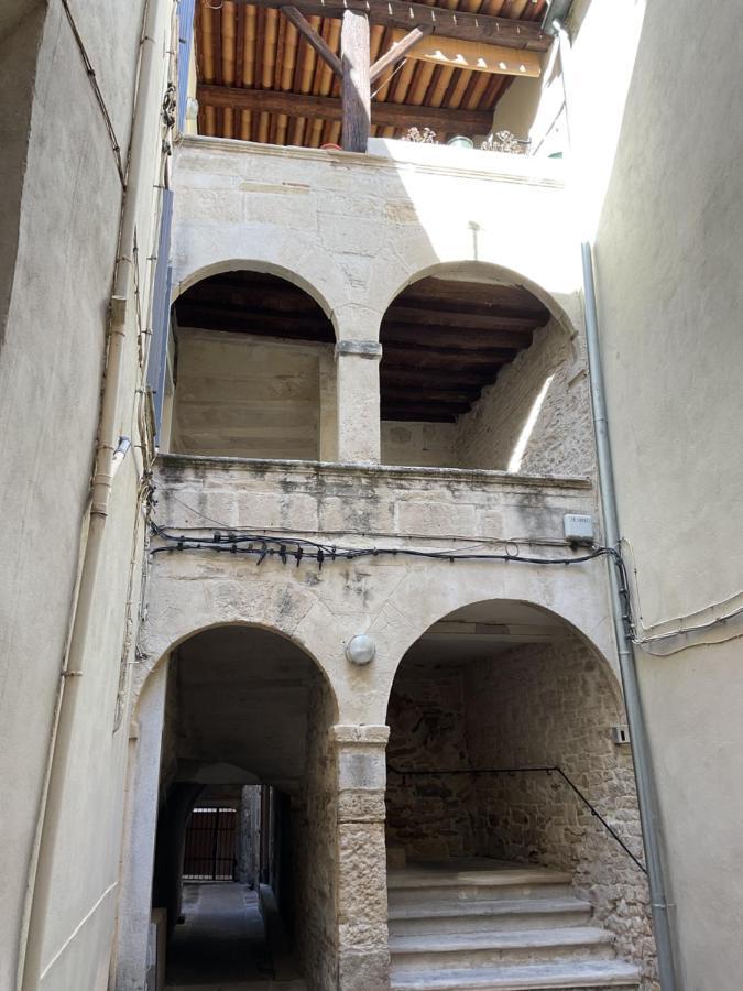 Place Aux Herbes Apartment Nimes Bagian luar foto