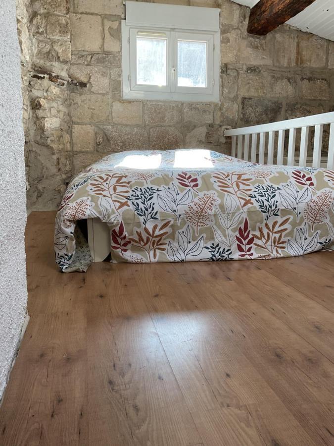 Place Aux Herbes Apartment Nimes Bagian luar foto